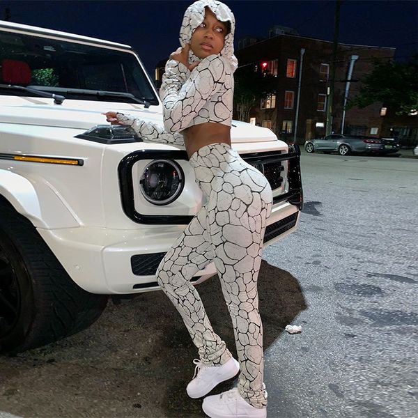 street style printed hooded long sleeve crop and pants 2 piece sets tracksuits fall 2021 women clothing c85-ci32, White
street style printed hooded long sleeve crop and pants 2 piece sets tracksuits fall 2021 women clothing c85-ci32, White