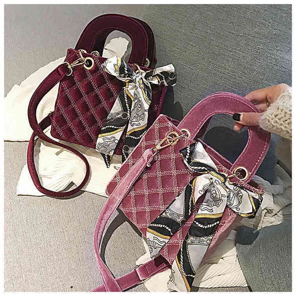 fashion winter new women's bag velvet handbag diamond lattice embroidered thread single shoulder messenger foreign style princess dai
fashion winter new women's bag velvet handbag diamond lattice embroidered thread single shoulder messenger foreign style princess dai