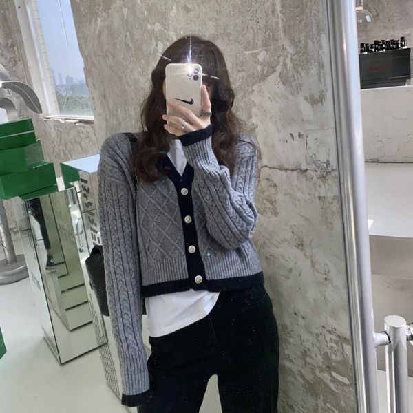 women's sweaters small knitted cardigan women's autumn and winter new lingge twist wear v-neck sweater short coat crb9, White;black
women's sweaters small knitted cardigan women's autumn and winter new lingge twist wear v-neck sweater short coat crb9, White;black