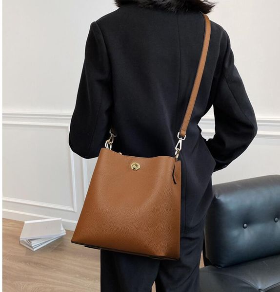 d56 new style men's and women's shoulder bag handbag fashion bag designer handbag purse
d56 new style men's and women's shoulder bag handbag fashion bag designer handbag purse