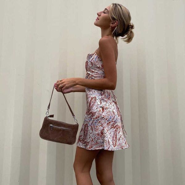 paisley printed satines backless mini dress summer clothes for women club wear short bodycon jurk, Black;gray
paisley printed satines backless mini dress summer clothes for women club wear short bodycon jurk, Black;gray