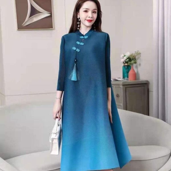 casual dresses 2021 autumn chinese style improved cheongsam ladies elegant large size loose stand collar vintage gradient miyak pleated dres, Black;gray
casual dresses 2021 autumn chinese style improved cheongsam ladies elegant large size loose stand collar vintage gradient miyak pleated dres, Black;gray
