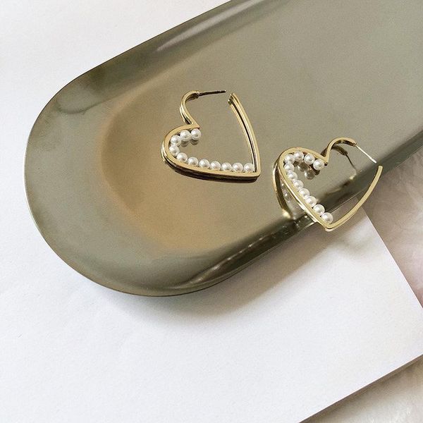 hoop & huggie ladies personality european and american hollow geometric love pearl inlaid retro fashion earrings, Golden;silver
hoop & huggie ladies personality european and american hollow geometric love pearl inlaid retro fashion earrings, Golden;silver