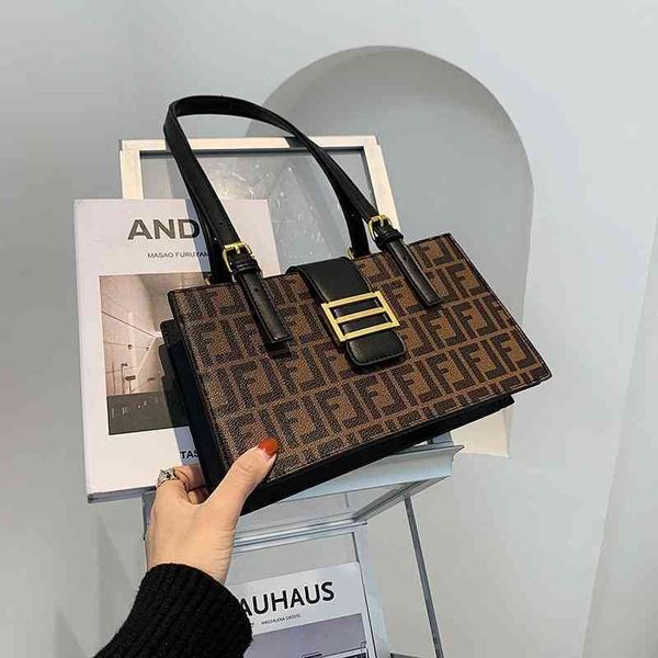 2022 factory wholesale new model spring and autumn women's capacity underarm bag
2022 factory wholesale new model spring and autumn women's capacity underarm bag