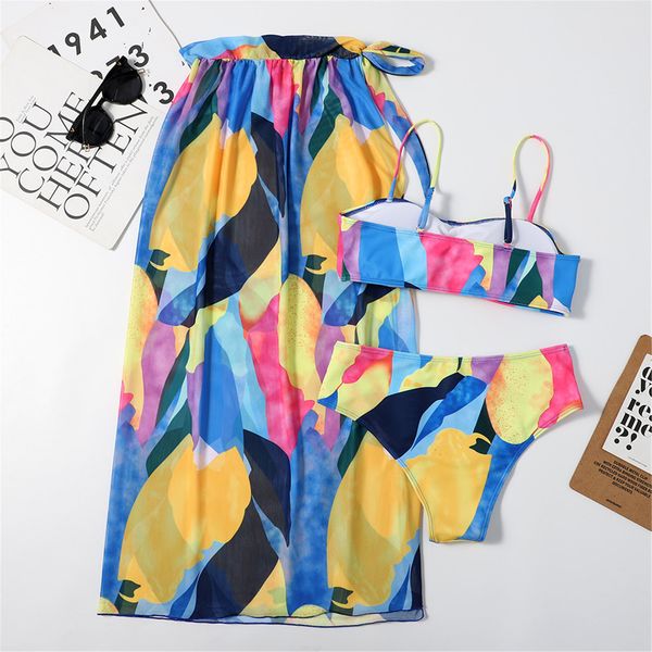 3pieces/lot summer women color print bikini set ladies concise three pieces with chest pad soft comfortableswimsuit, Red;black
3pieces/lot summer women color print bikini set ladies concise three pieces with chest pad soft comfortableswimsuit, Red;black