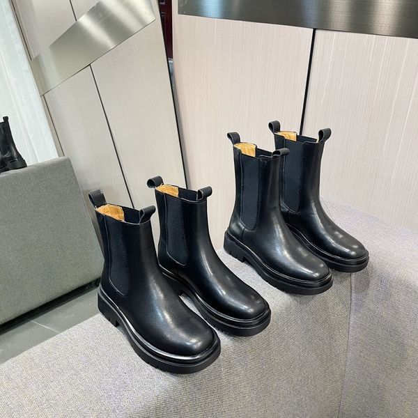 chimney women 2021 flat bottom low 18cm middle tube 21cm autumn boots cowhide solid color round head, Black
chimney women 2021 flat bottom low 18cm middle tube 21cm autumn boots cowhide solid color round head, Black