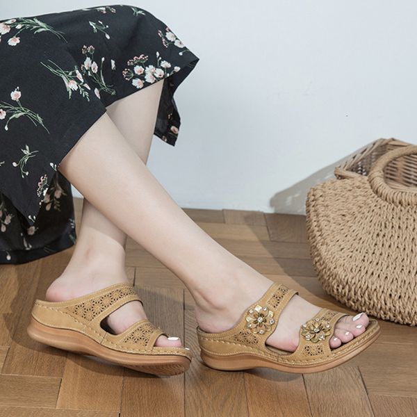 2021 new retro crystal flowers slippers women for summer soft bottom flat slides woman plus size beach sandals ovgl, Black
2021 new retro crystal flowers slippers women for summer soft bottom flat slides woman plus size beach sandals ovgl, Black