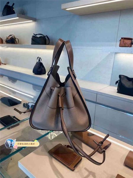 loewe / luo yiwei mini hammock bag drawstring handbag one shoulder slung bucket women's bag sand color
loewe / luo yiwei mini hammock bag drawstring handbag one shoulder slung bucket women's bag sand color
