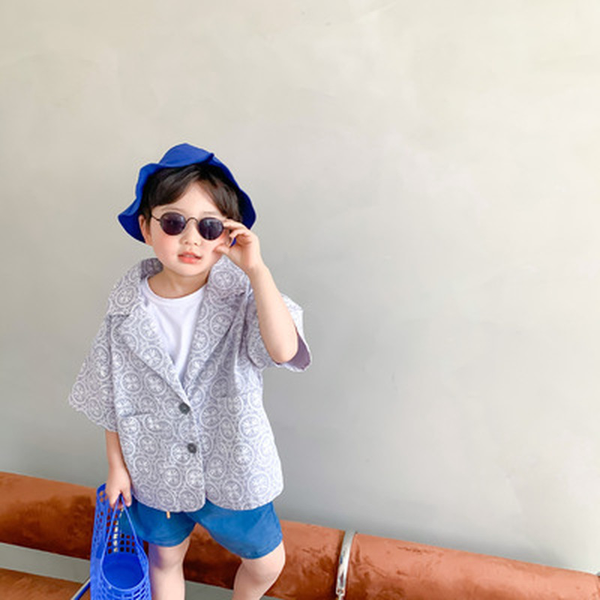 2022 summer new products ins middle and small children boys and girls fashion printed cotton suit shirt, White;black
2022 summer new products ins middle and small children boys and girls fashion printed cotton suit shirt, White;black
