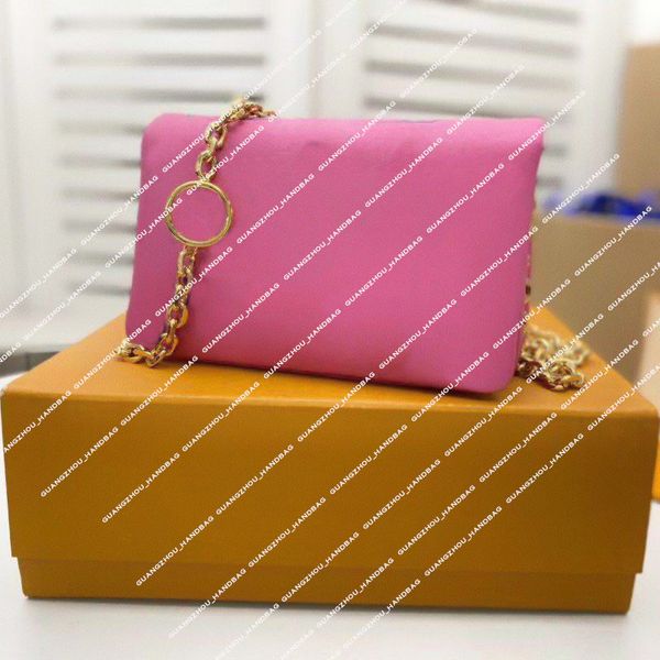 2021 handbag women bag embossed sheep skin achieves a soft texture like pillow and the smart configuration also be moved with you used as cl
2021 handbag women bag embossed sheep skin achieves a soft texture like pillow and the smart configuration also be moved with you used as cl