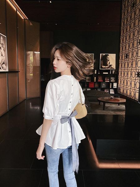women's t-shirt puff sleeve retro summer design coldness wind waist short v-neck white shirt
women's t-shirt puff sleeve retro summer design coldness wind waist short v-neck white shirt
