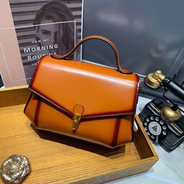 design hand summer new gradient patent shoulder leather fashion straddle women's flip handbag bag, Red;black
design hand summer new gradient patent shoulder leather fashion straddle women's flip handbag bag, Red;black