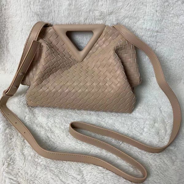 fashion woven clip bag luxury lady handbag crossbody shoulder magnetic buckle messenger advanced evening wallet wear leather purse nude blac
fashion woven clip bag luxury lady handbag crossbody shoulder magnetic buckle messenger advanced evening wallet wear leather purse nude blac