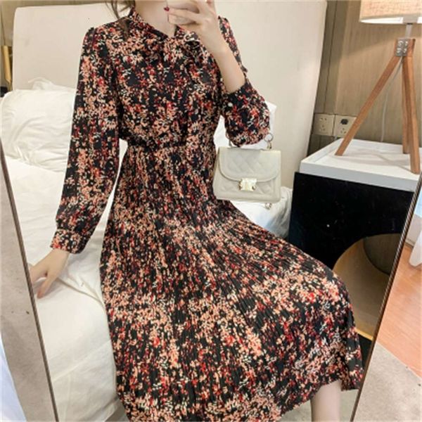 2021 spring autumn, french style hepburn can be sweet and salt, bow, pleated flower, long sleeved chiffon dress, Black;gray
2021 spring autumn, french style hepburn can be sweet and salt, bow, pleated flower, long sleeved chiffon dress, Black;gray