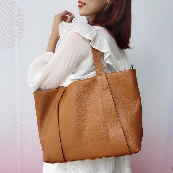 leisure shoulder bag 2021 new high-capacity cowhide female bag leather tote worn handbag manufacturer wholesale
leisure shoulder bag 2021 new high-capacity cowhide female bag leather tote worn handbag manufacturer wholesale