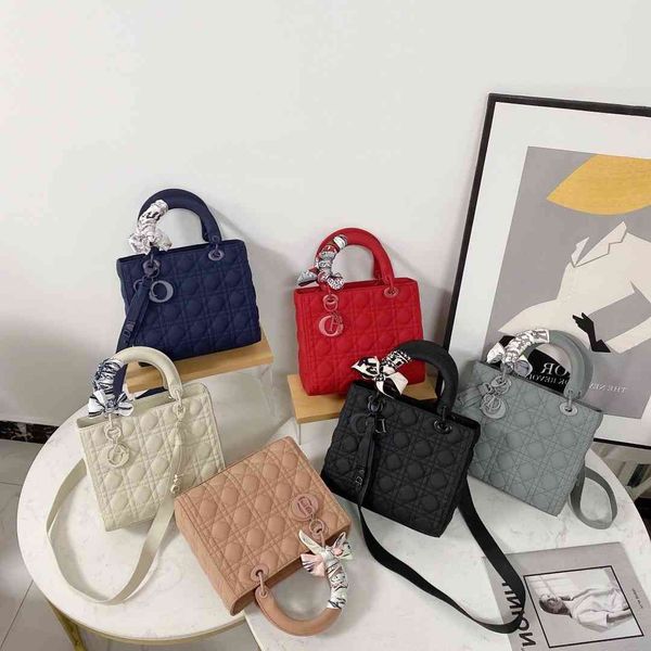 super fiber frosted princess diana 5 grid 2021 new fashion women's ling single shoulder messenger portable tote bag
super fiber frosted princess diana 5 grid 2021 new fashion women's ling single shoulder messenger portable tote bag