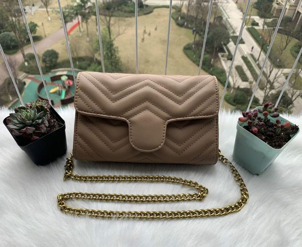 pu leather fashion gold chain bag cross body pure color female women handbag shoulder messenger bags 21cm*5cm*14cm
pu leather fashion gold chain bag cross body pure color female women handbag shoulder messenger bags 21cm*5cm*14cm