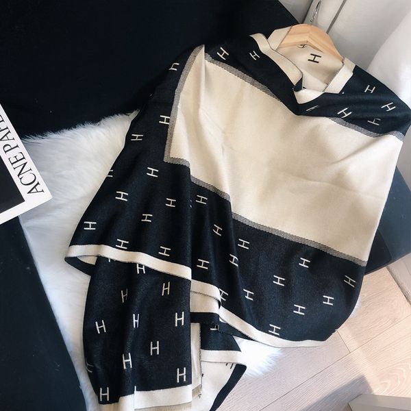 2021 new blue cashmere scarf winter h letter women's shawl thick warm, Blue;gray
2021 new blue cashmere scarf winter h letter women's shawl thick warm, Blue;gray