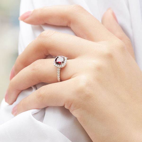 european and american fashion high-end tonglin 925 silver ring female australian baby stone row ring red corundum color zirconium ring index
european and american fashion high-end tonglin 925 silver ring female australian baby stone row ring red corundum color zirconium ring index
