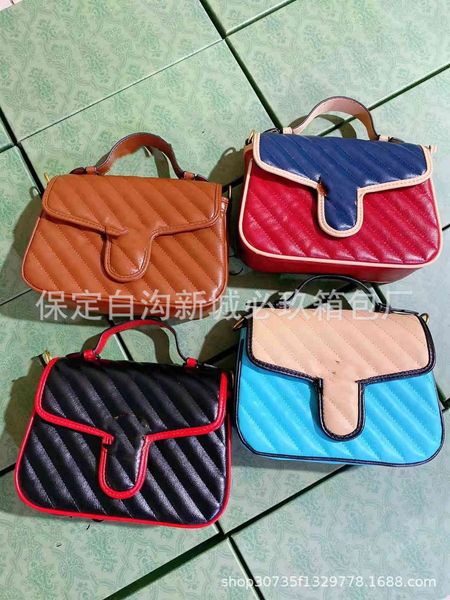 design s new malmon trend color matching hand enamel hardware leisure single shoulder messenger women's bag
design s new malmon trend color matching hand enamel hardware leisure single shoulder messenger women's bag