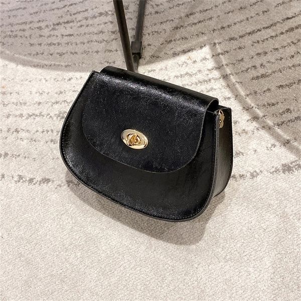 2021 women's designer fashion popular high end style shoulder elegant bracelet ring painted belt messenger flip bag, Black
2021 women's designer fashion popular high end style shoulder elegant bracelet ring painted belt messenger flip bag, Black