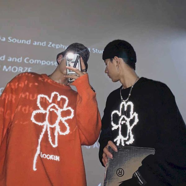sweater male korean version boys round neck loose lazy reflective flowers handsome couple trendy cool street 210526, White;black
sweater male korean version boys round neck loose lazy reflective flowers handsome couple trendy cool street 210526, White;black