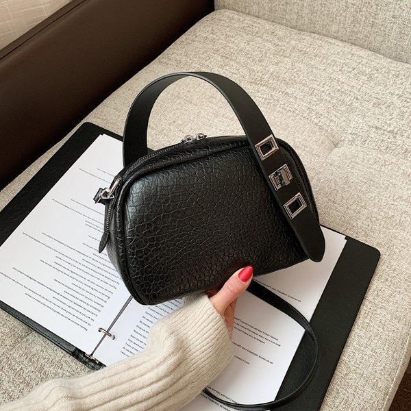 shoulder bags brand 2021 designer texture trendy women all-match fashion bag ladies simple personality messenger
shoulder bags brand 2021 designer texture trendy women all-match fashion bag ladies simple personality messenger