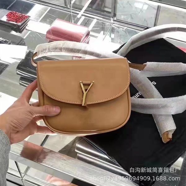 shengjia 2021 new lambskin saddle french wandering flip single shoulder messenger bag underarm women's bag
shengjia 2021 new lambskin saddle french wandering flip single shoulder messenger bag underarm women's bag