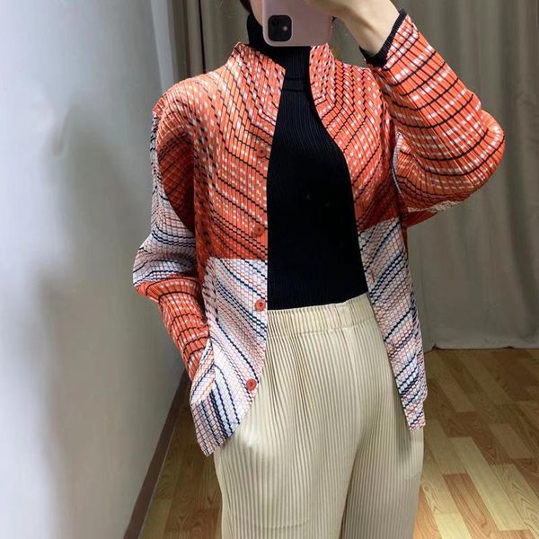 women's jackets lanmrem women autumn clothes folded stripe printed pleated coats long sleeves single-breasted stand collar coat famale, Black;brown
women's jackets lanmrem women autumn clothes folded stripe printed pleated coats long sleeves single-breasted stand collar coat famale, Black;brown