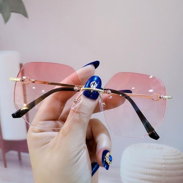 sunglasses abay large square rimless women elegant trimming trendy fashion metal eyewear female street shooting retro uv400 gafa, White;black
sunglasses abay large square rimless women elegant trimming trendy fashion metal eyewear female street shooting retro uv400 gafa, White;black