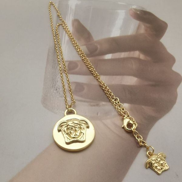 fan / f family medusa round gold naked necklace women's simple independent packaging, Silver
fan / f family medusa round gold naked necklace women's simple independent packaging, Silver