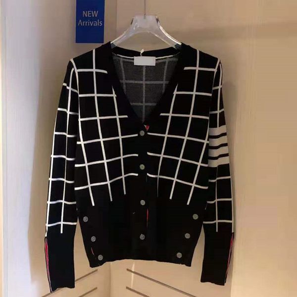 high version autumn new black and white check color matching simple youth aging leisure soft women's cardigan
high version autumn new black and white check color matching simple youth aging leisure soft women's cardigan