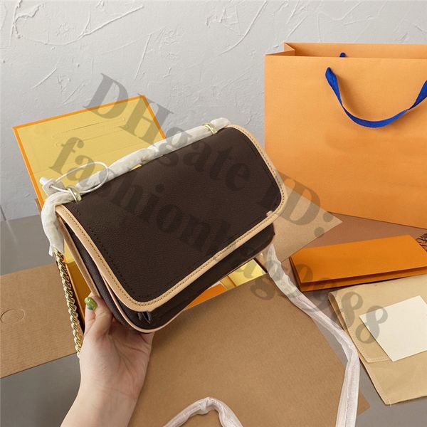 famous designer leather flap chains one shoulder bags crossbody handbags small genuine luxury brand all letters cross body bag mini young wo
famous designer leather flap chains one shoulder bags crossbody handbags small genuine luxury brand all letters cross body bag mini young wo