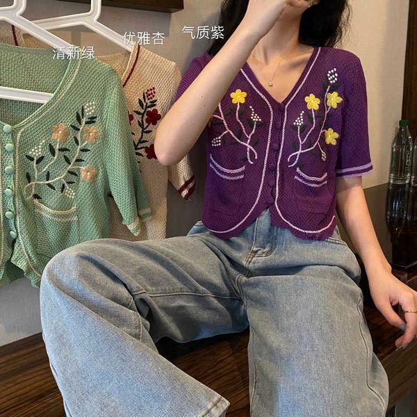 vintage small fresh embroidered single-breasted short-sleeved knit t-shirt women's slim chic korean cardigan v-neck small shirt 210527, White
vintage small fresh embroidered single-breasted short-sleeved knit t-shirt women's slim chic korean cardigan v-neck small shirt 210527, White