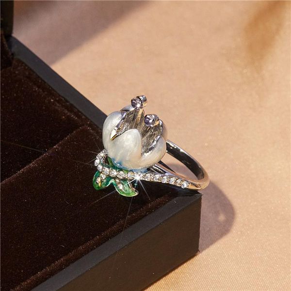 wedding rings creative light luxury women's zircon flower modeling ring jewelry birthday holiday gifts wholesale, Slivery;golden
wedding rings creative light luxury women's zircon flower modeling ring jewelry birthday holiday gifts wholesale, Slivery;golden