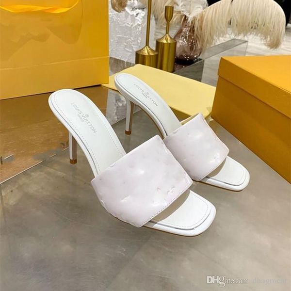 a2 new spring and summer women pointed flat heel slippers european size 35-40 roman rivet leather flat mules, Black 
a2 new spring and summer women pointed flat heel slippers european size 35-40 roman rivet leather flat mules, Black