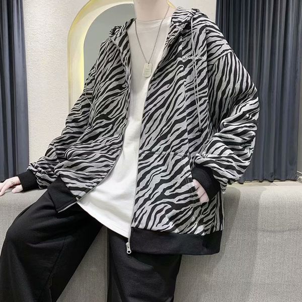 2021 coat korean fried street autumn ins fashion brand hooded cardigan sweater men's pattern loose and versatile, Black;brown
2021 coat korean fried street autumn ins fashion brand hooded cardigan sweater men's pattern loose and versatile, Black;brown
