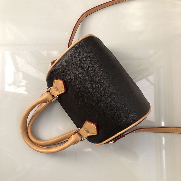 ladies fashion shoulder bag leather messenger bag ladies mini handbag fashion leather paris old flower bag factory
ladies fashion shoulder bag leather messenger bag ladies mini handbag fashion leather paris old flower bag factory