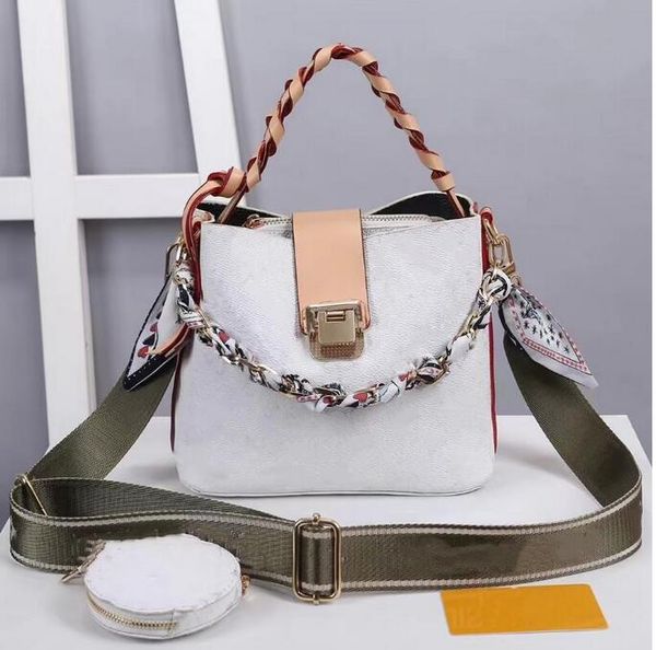 2021 diagonal shoulder bags fashion designer ladies handbag women shop cosmetic two-piece set wallet multiple colors mini 21*10*18.5cm
2021 diagonal shoulder bags fashion designer ladies handbag women shop cosmetic two-piece set wallet multiple colors mini 21*10*18.5cm