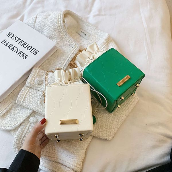2021 summer korean fashion chain box small square bag versatile bucket one shoulder menger bag
2021 summer korean fashion chain box small square bag versatile bucket one shoulder menger bag