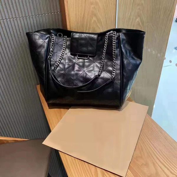 duffel bags 2021 style autumn and winter handbag black soft leather shoulder bag/hand bag mass shopping wild embroider line tuo te bao
duffel bags 2021 style autumn and winter handbag black soft leather shoulder bag/hand bag mass shopping wild embroider line tuo te bao