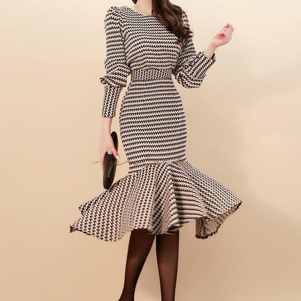 2021 spring women lattice elegant 2-piece suits korean puff sleeve grid crop & mermaid bodycon slim waist skirt ol set, Gray
2021 spring women lattice elegant 2-piece suits korean puff sleeve grid crop & mermaid bodycon slim waist skirt ol set, Gray