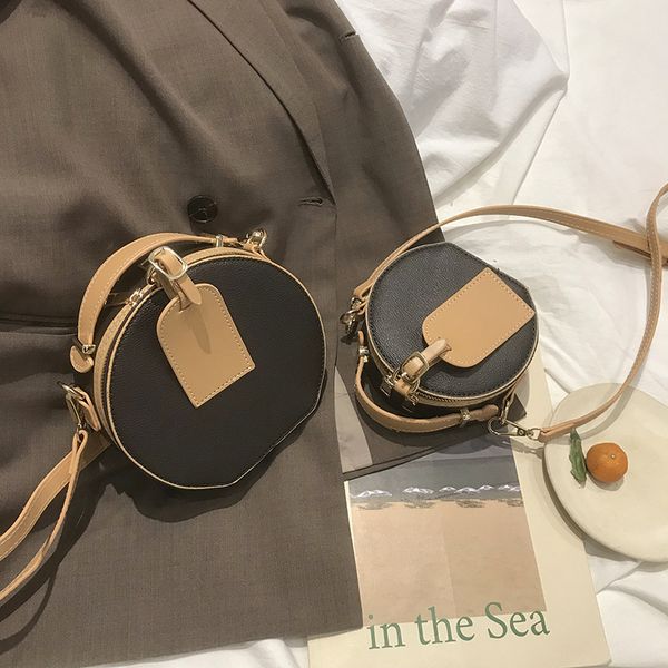 design handbag 2021 latest color-changing leather bun apple shoulder presbyopia bag is very cute
design handbag 2021 latest color-changing leather bun apple shoulder presbyopia bag is very cute