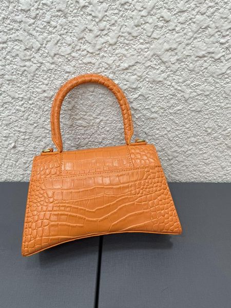 evening bags women ladies luxury designer messenger hourglass postman bag flap underarm crocodile pattern leather handbags crossbody
evening bags women ladies luxury designer messenger hourglass postman bag flap underarm crocodile pattern leather handbags crossbody