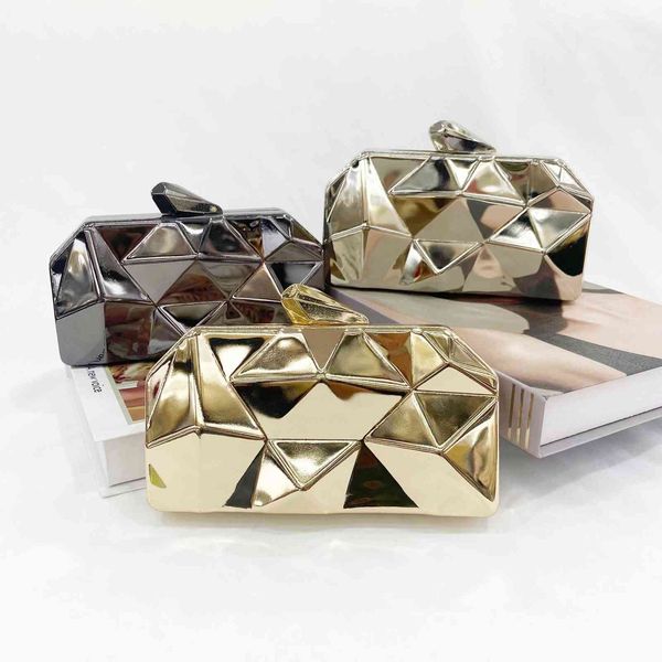 2021 korean version metal holding banquet bag geometric diamond dinner small square texture one shoulder
2021 korean version metal holding banquet bag geometric diamond dinner small square texture one shoulder