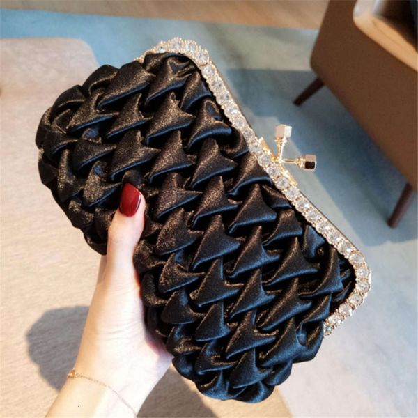fashion2021 new celebrity dinner temperament diamond silk banquet hand bridesmaid bag
fashion2021 new celebrity dinner temperament diamond silk banquet hand bridesmaid bag