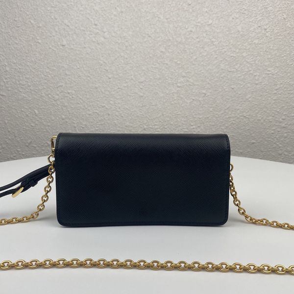 imported high gloss cross grain cowhide 1dh029 comes with detachable leather wristband shoulder bag removable metal chain straps fine, Black
imported high gloss cross grain cowhide 1dh029 comes with detachable leather wristband shoulder bag removable metal chain straps fine, Black