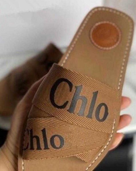 2021 branded women woody mules fflat slipper deisgner lady lettering fabric outdoor leather sole slide sandal t9g0, Black
2021 branded women woody mules fflat slipper deisgner lady lettering fabric outdoor leather sole slide sandal t9g0, Black