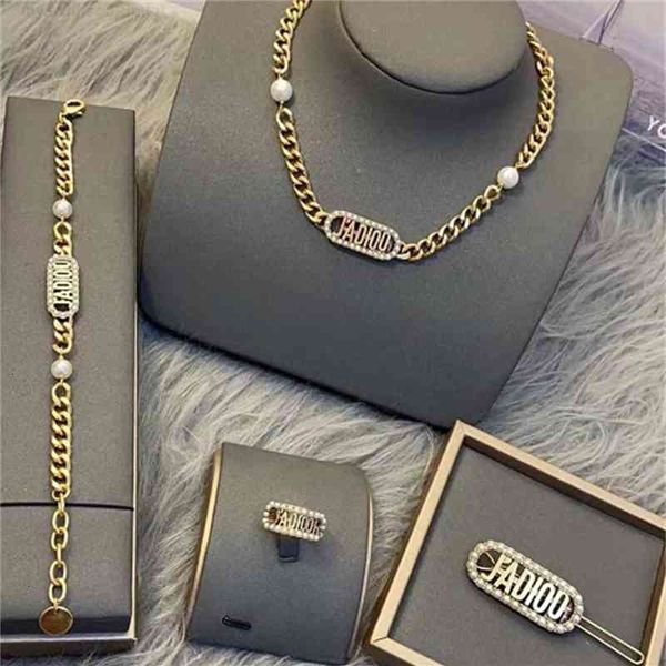 luxury designer fashion necklace d home / dijia 2021 letter pearl choker net red temperament for women, Red;brown
luxury designer fashion necklace d home / dijia 2021 letter pearl choker net red temperament for women, Red;brown