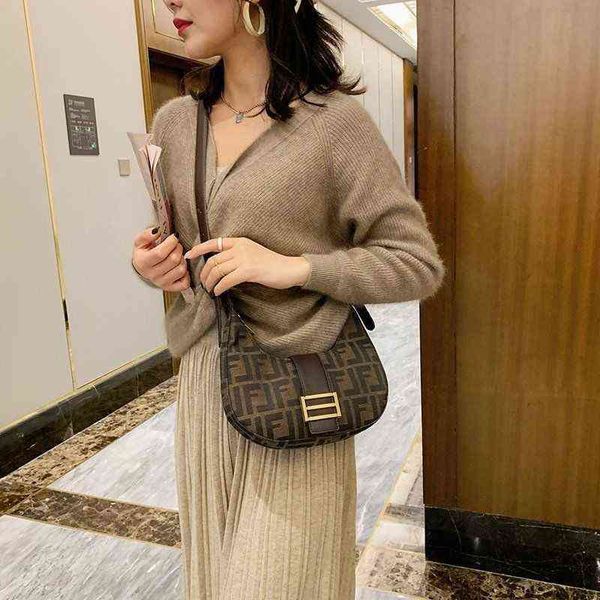 2021 new fashion letter popular underarm bag versatile portable one shoulder temperament for female students hand zlyluxury storage bags
2021 new fashion letter popular underarm bag versatile portable one shoulder temperament for female students hand zlyluxury storage bags